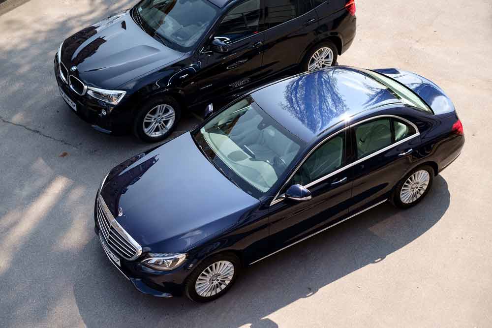 Black luxury sedans and SUVs can be reserved for transportation service, taxi, airport transportation, or special occasion Black luxury sedans and SUVs can be reserved for business travel and corporate transportation service. Also, available with a taxi, airport transportation, or special occasion
